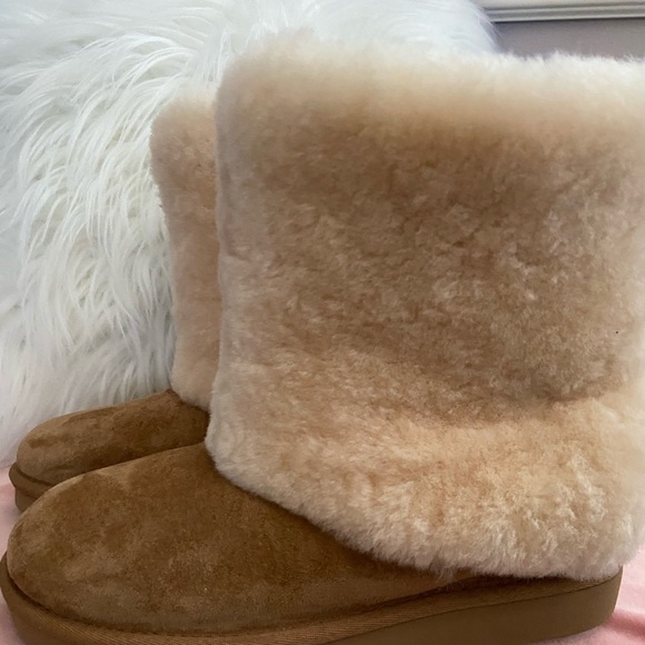 New Ugg classic Sherpa cuff - Picture 2 of 5